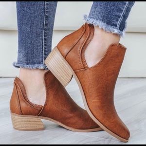 Dolly Cut our Booties - Cognac